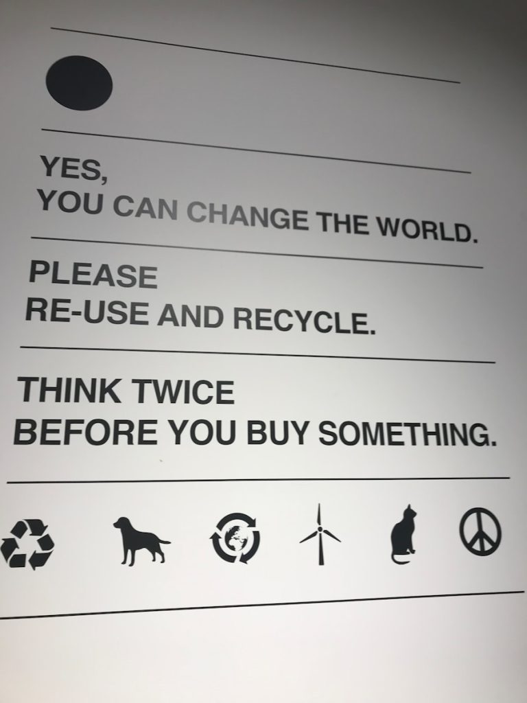 a sign that is on the side of a wall